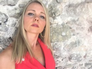 shooting réalisé devant cabane en pierre en Provence