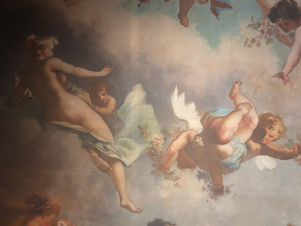 Anges peints sur le mur de l'opéra de Nice